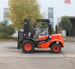 QINGONG 4Ton All Terrian Forklift Truck