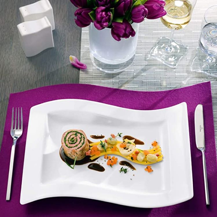 Wavy Plastic Dinner Plate (5.5" x 7.5", 6.5" x 10", 7.5" x 12", 10" x 15.75")