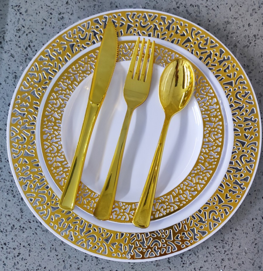 Hollow Out Lace Gold Rim Disposable Plastic party Dinner Plates bulk tableware wholesale manufacturer