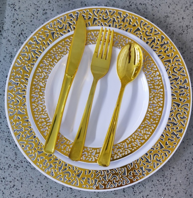 Hollow Out Lace Gold Rim Disposable Plastic party Dinner Plates bulk tableware wholesale manufacturer