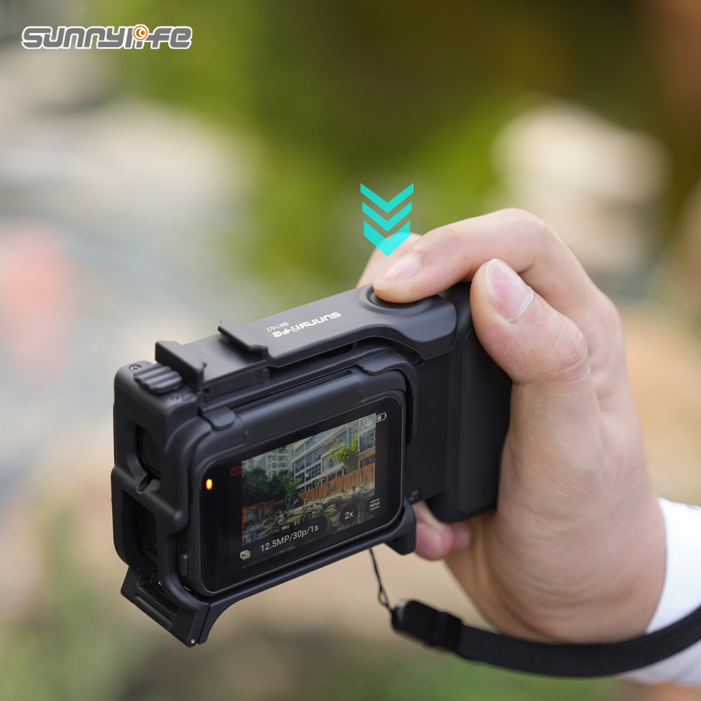 Sunnylife 2-in-1 Detachable Protective Frame & Street Photography Handle Ergonomic Hand Grip Quick Release Shutter Handle for Insta360 Ace Pro 2/1
