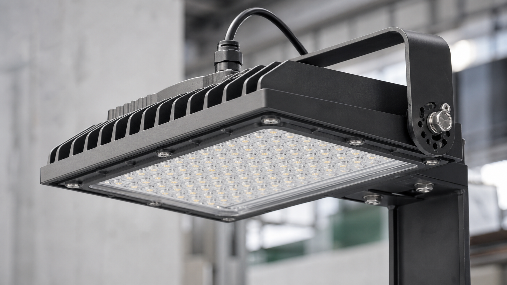 IP65 factory direct LED outdoor light fixture with sealed housing and adjustable bracket