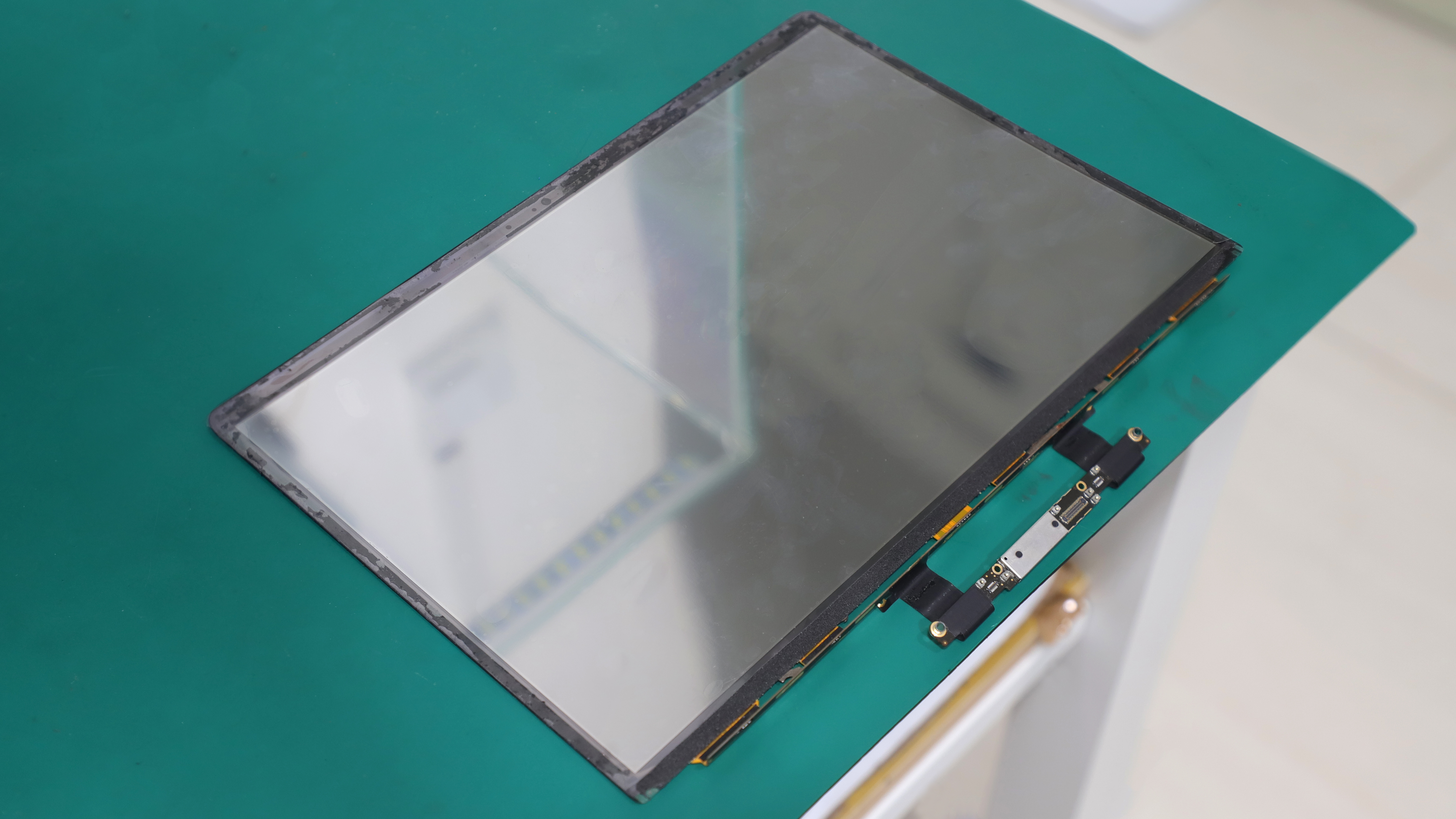 Plastic film protector for refurbished screen