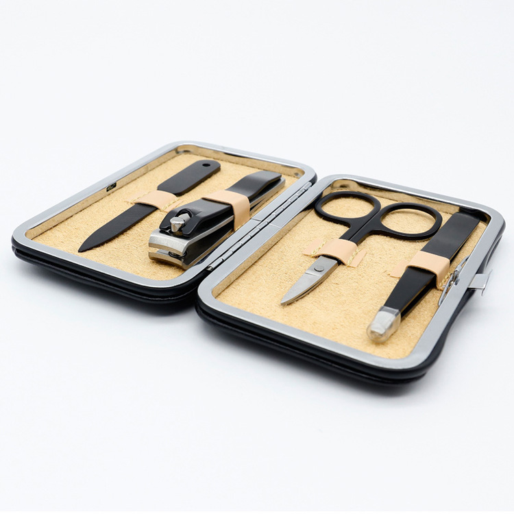 Professional 4 Piece Luxury Grooming Manicure Kit With Compact Case
