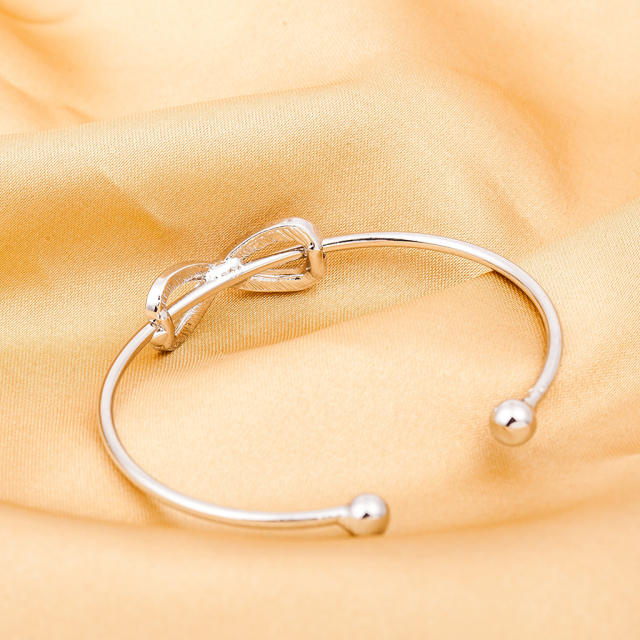 Infinite inlaid rhinestone open bangle