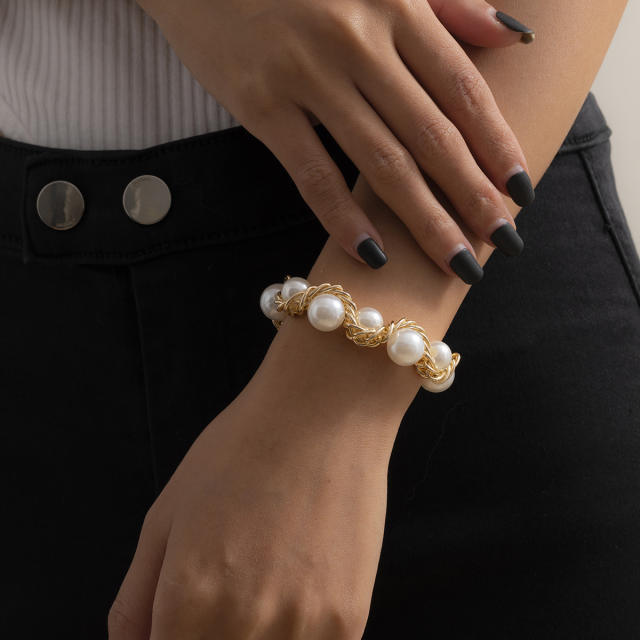 Chain wrapped with pearls bracelet