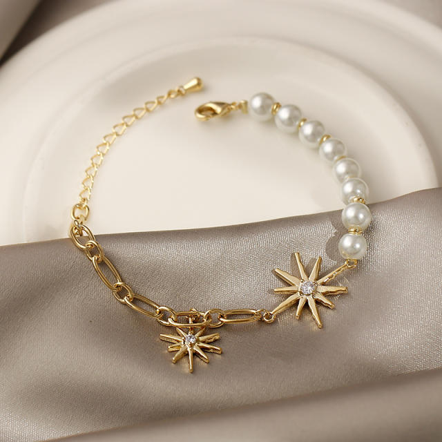 Eight awn star pearl bracelet