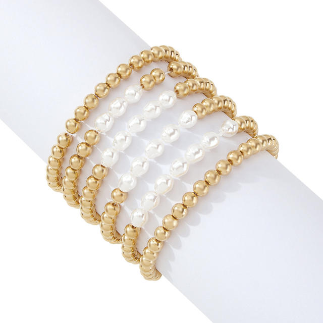 Stringed pearls bracelet set