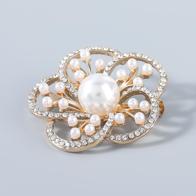 Diamond pearl flower brooch