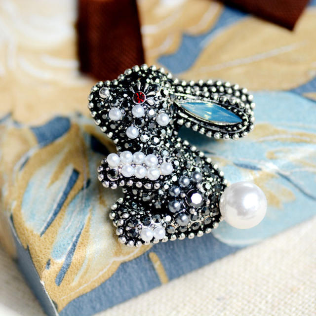 Fashion pearl rabbit brooch