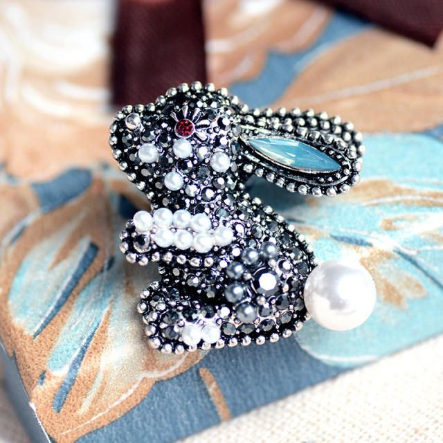 Fashion pearl rabbit brooch