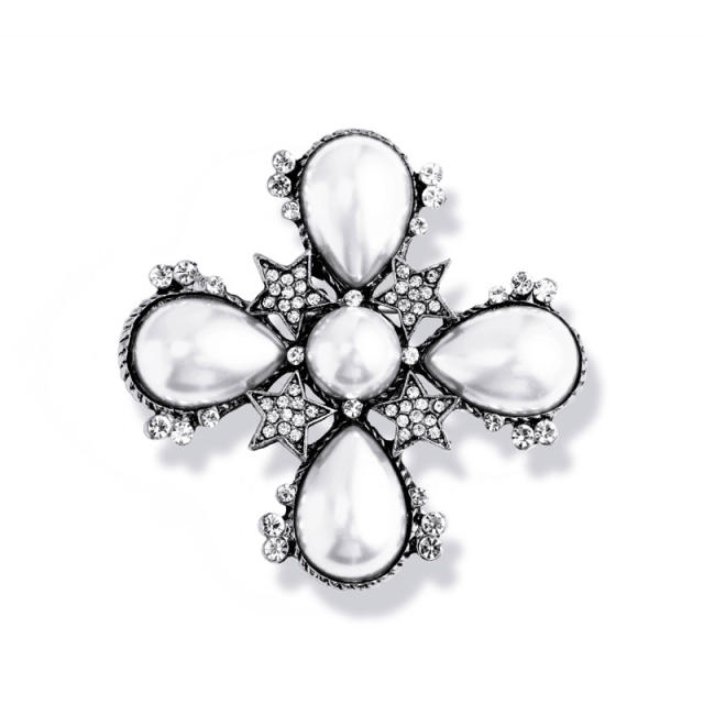 Fashion crystal pearl cross brooch