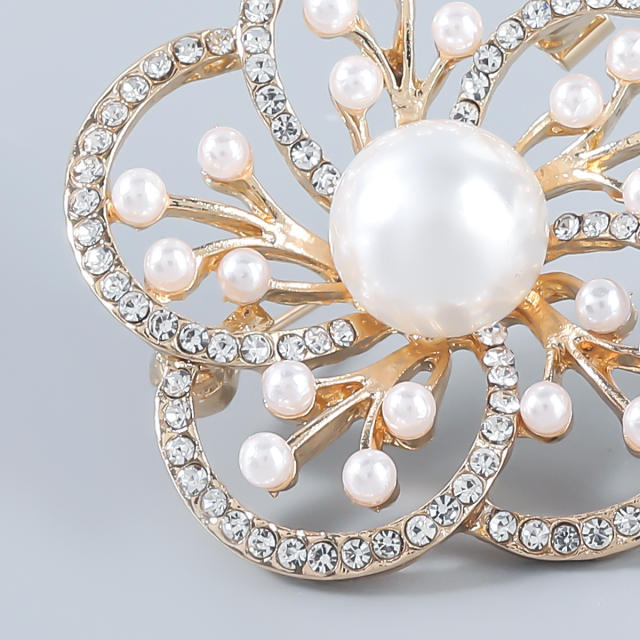 Diamond pearl flower brooch