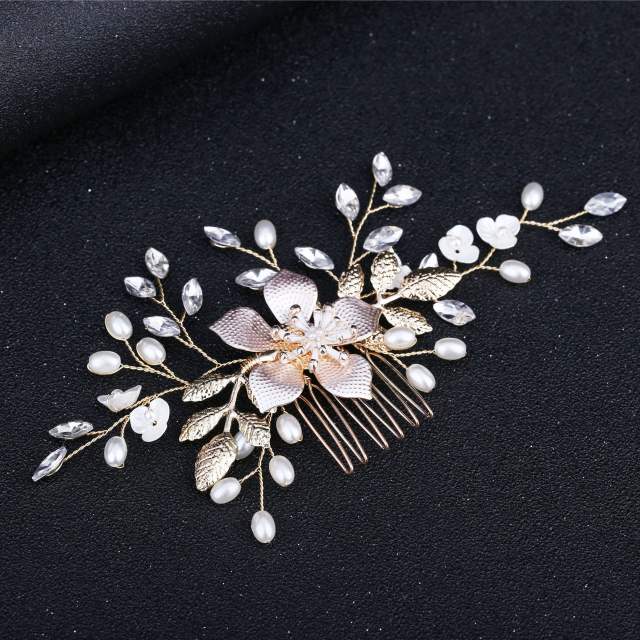 Luxury pearl flower hair comb