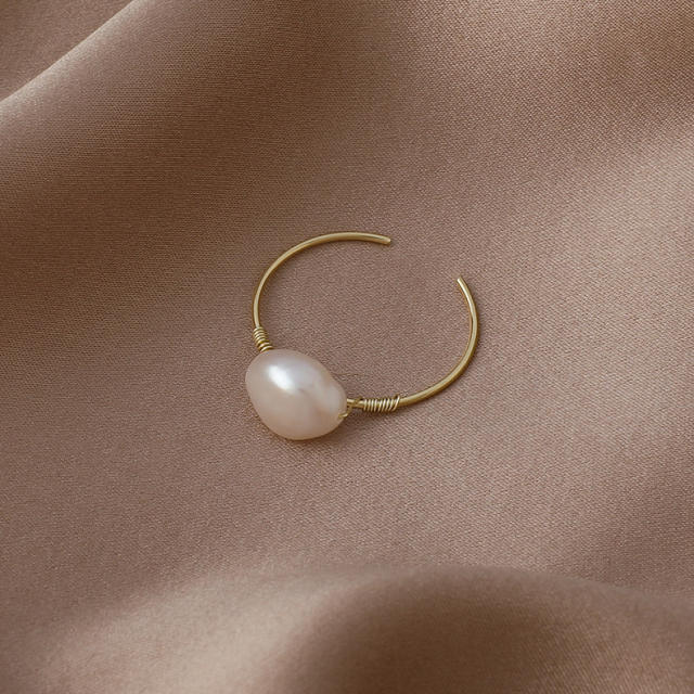Baroque pearl open finger ring