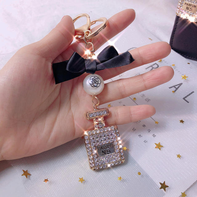 Pearl diamond bottle keychain
