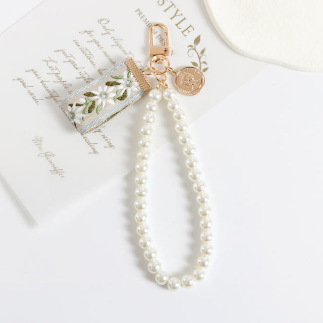 Vintage bow pearl keychain