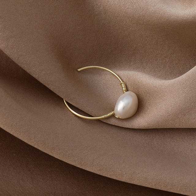 Baroque pearl open finger ring