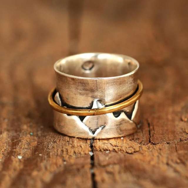 Vintage spinner rings with moonstone set