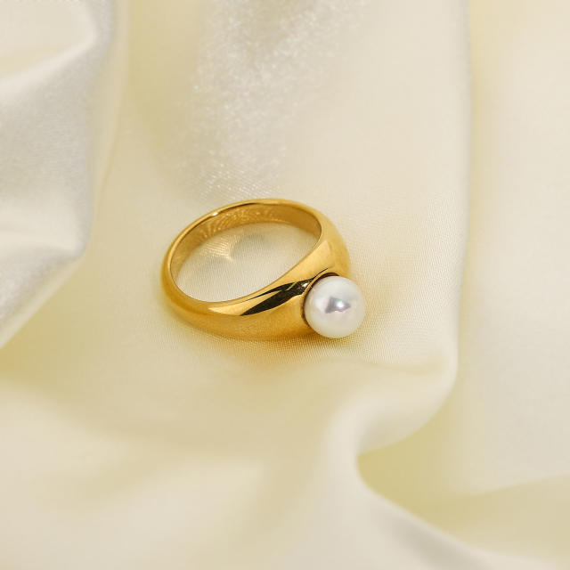 Fashion inlaid pearl stainless steel ring