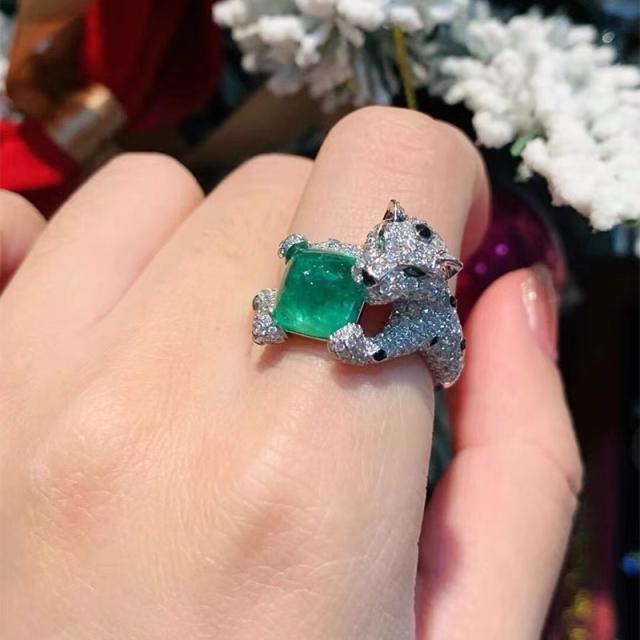 Pave setting cubic zircon leopard emerald rings