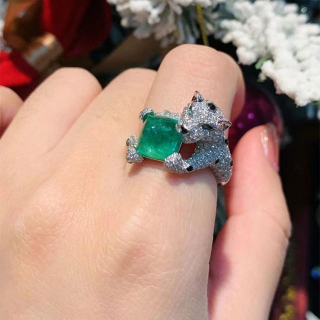 Pave setting cubic zircon leopard emerald rings