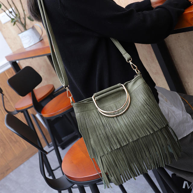 Metal handle solid color tassel handbag