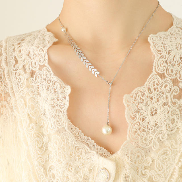 Pearl pendant lariat necklace