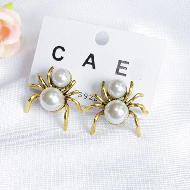 Spider pearl stud earrings