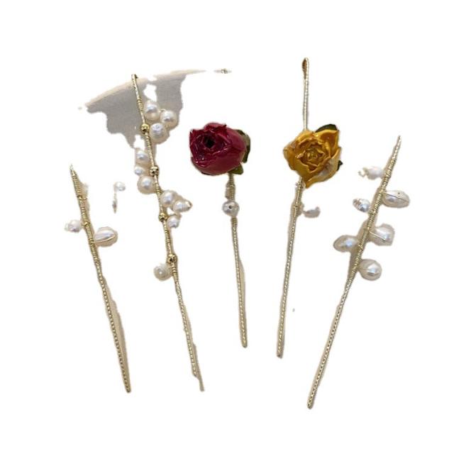 Fashion freshwater pearl flower ear pin
