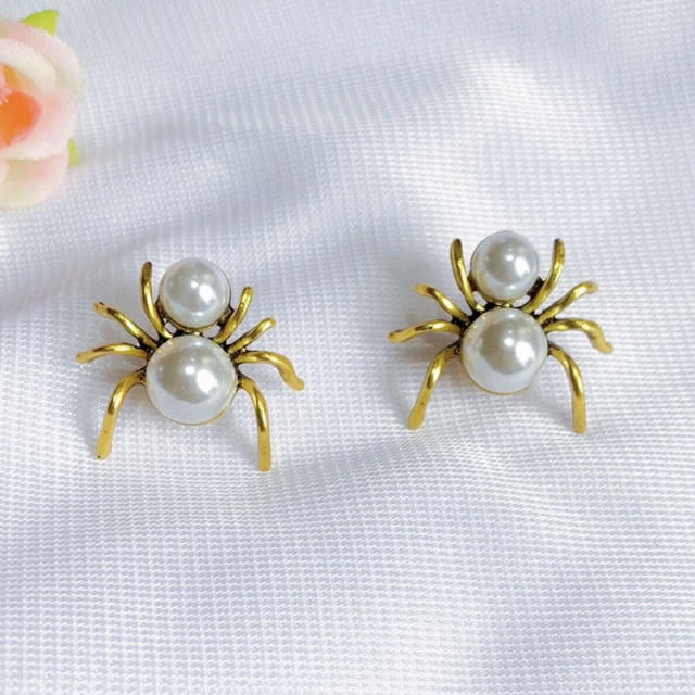 Spider pearl stud earrings