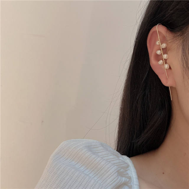 Fashion freshwater pearl flower ear pin