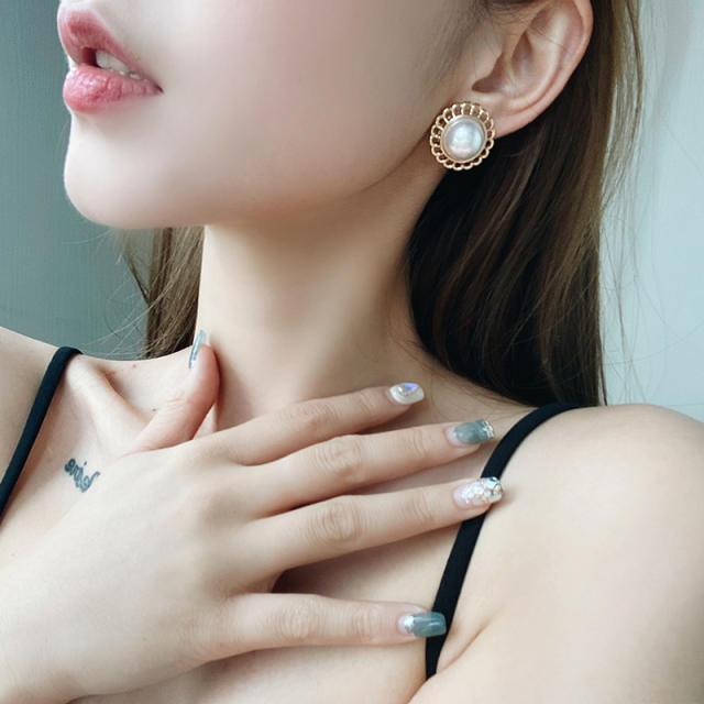 Silver needle pearl stud earrings