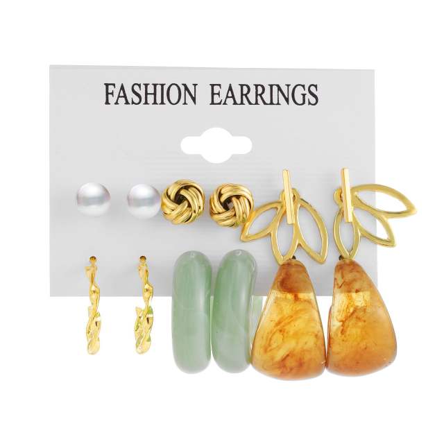 Pearl acrylic C- shaped earrings suit 5 pairs