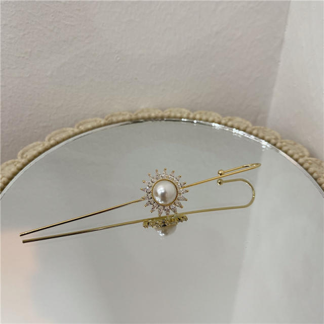 Fashion zircon pearl ear pin