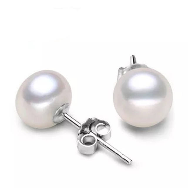 Imitation pearl stud earrings