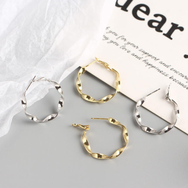 S925 Mobius strip huggie earrings