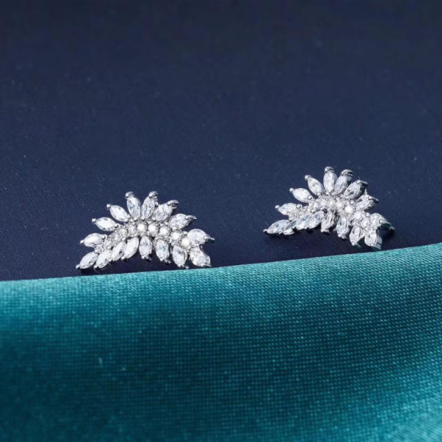 Creative diamond leaf ear studs