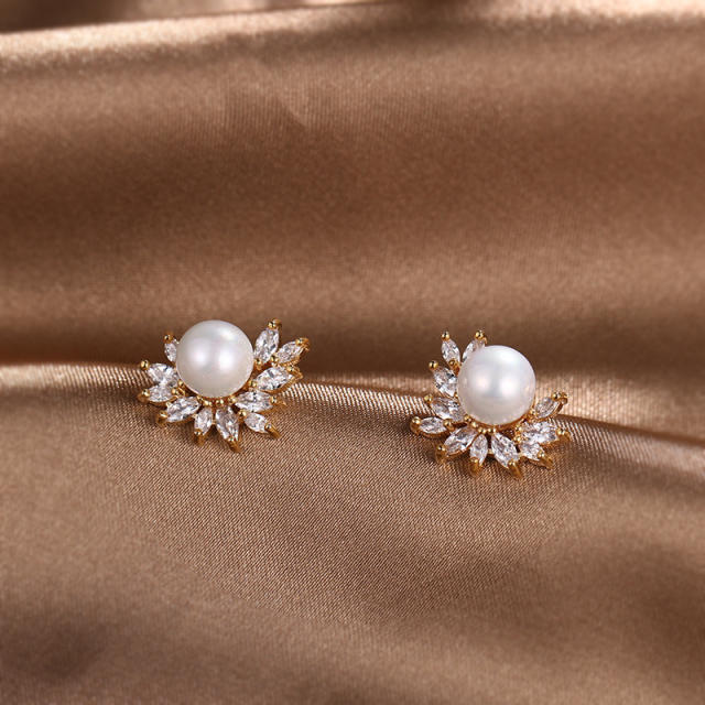 AAA cubic zircon pearl ear studs