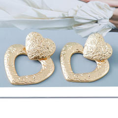 Exaggerated metal heart earrings