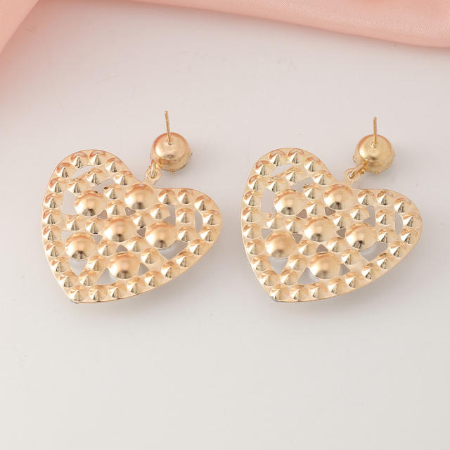 Heart-shaped pearl earrings