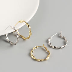 S925 Mobius strip huggie earrings