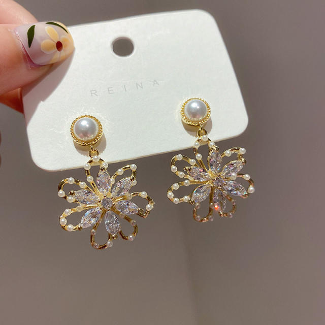 Diamond flower pearl beaded dangle earrings