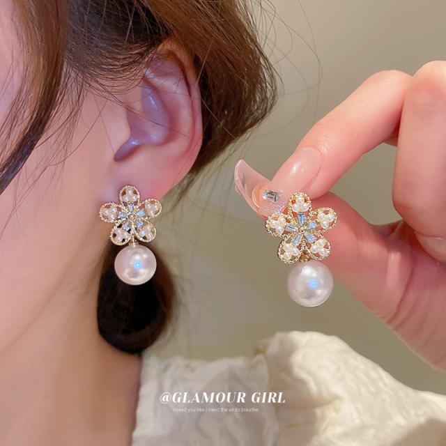 Vintage flower pearl earrings