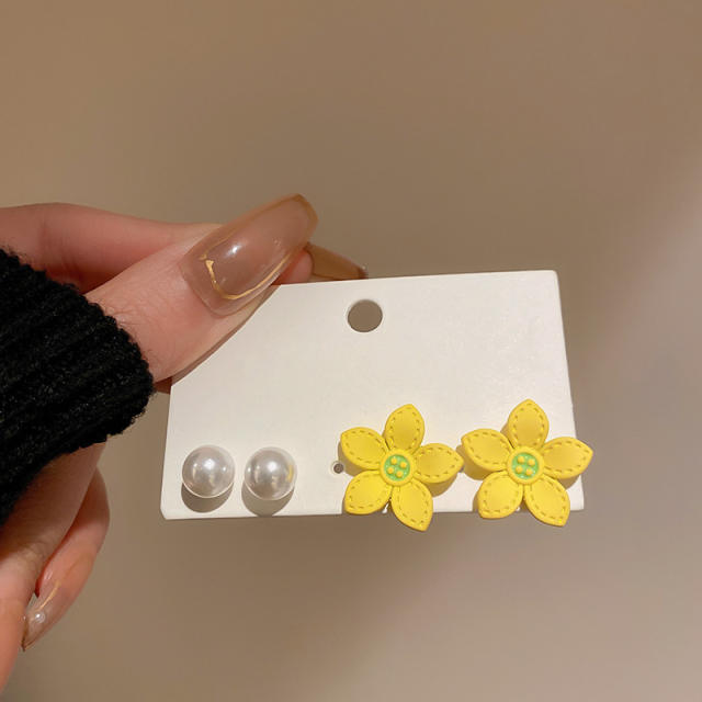 Colored flower pearl ear studs set