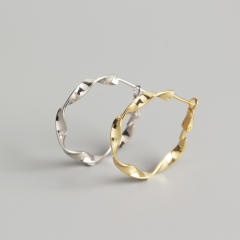 S925 Mobius strip huggie earrings
