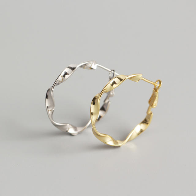 S925 Mobius strip huggie earrings
