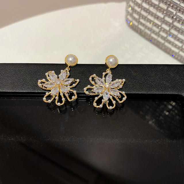 Diamond flower pearl beaded dangle earrings