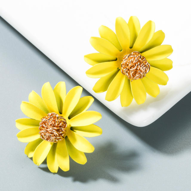 Flower studs earrings