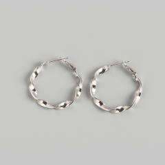 S925 Mobius strip huggie earrings